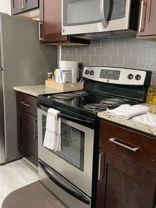 Cozy, High Rise, Large Studio Facing Downtown . Apartment Baltimore Exterior foto