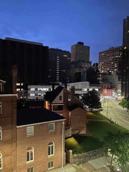 Cozy, High Rise, Large Studio Facing Downtown . Apartment Baltimore Exterior foto
