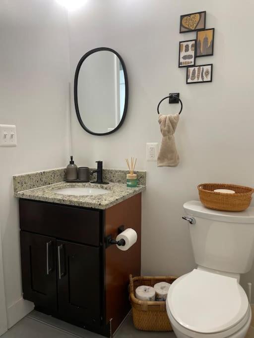 Cozy, High Rise, Large Studio Facing Downtown . Apartment Baltimore Exterior foto
