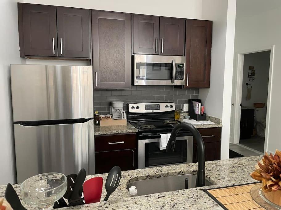 Cozy, High Rise, Large Studio Facing Downtown . Apartment Baltimore Exterior foto