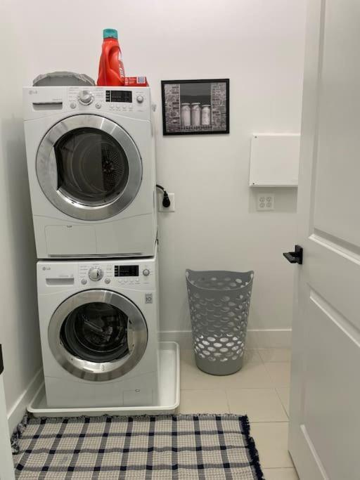 Cozy, High Rise, Large Studio Facing Downtown . Apartment Baltimore Exterior foto