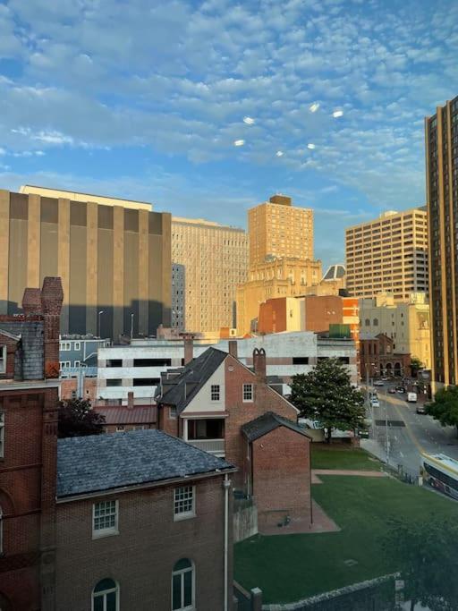 Cozy, High Rise, Large Studio Facing Downtown . Apartment Baltimore Exterior foto
